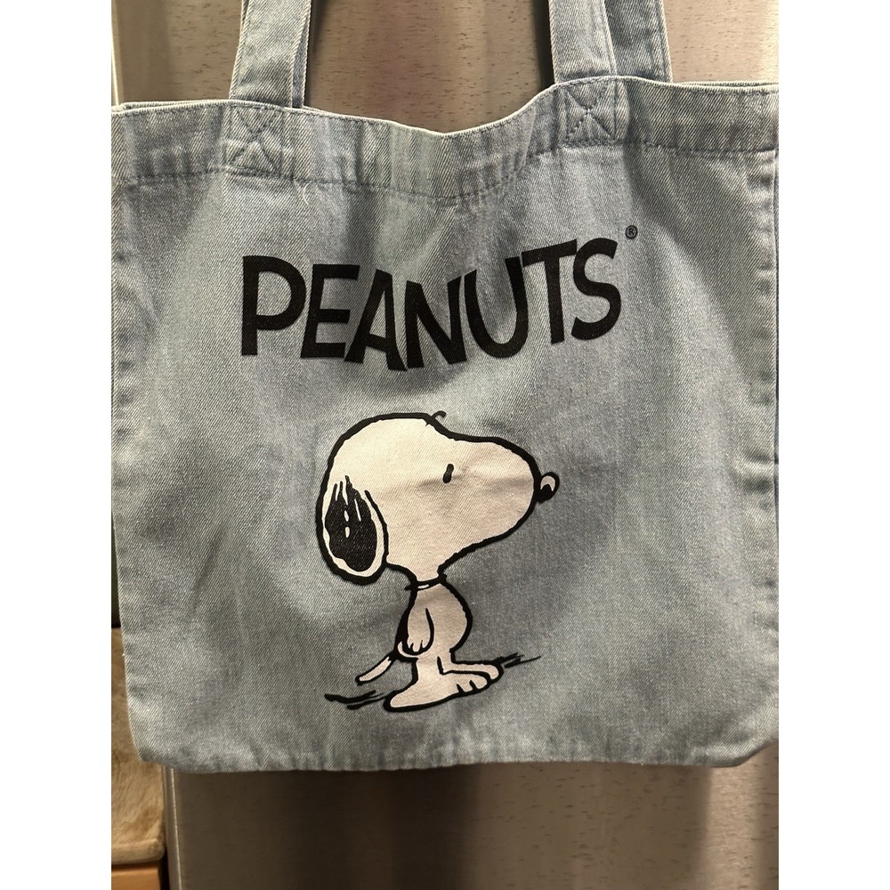 NWOT Peanuts Snoopy Denim Tote/Shopper light Wash Blue 2019 School Work Gym - Picture 13 of 13